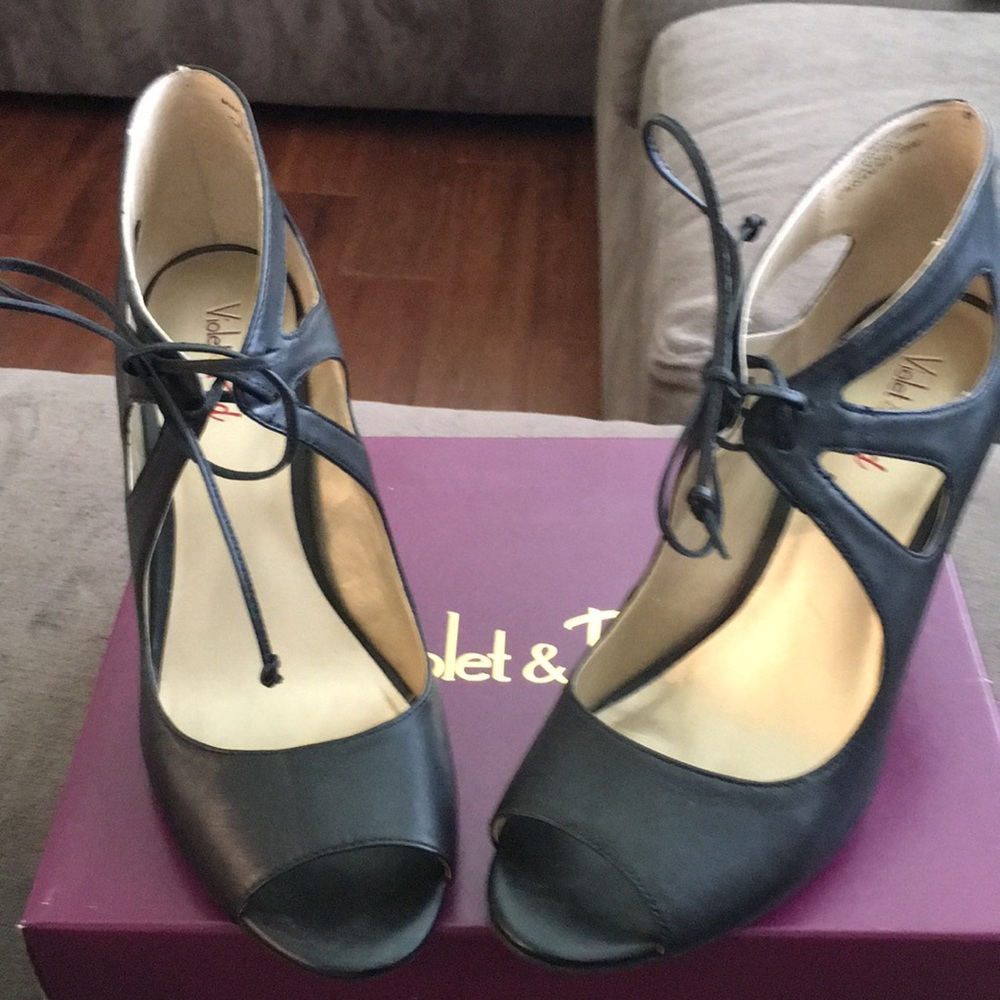 Violet & Red Cassandra Black Heels 9-1/2